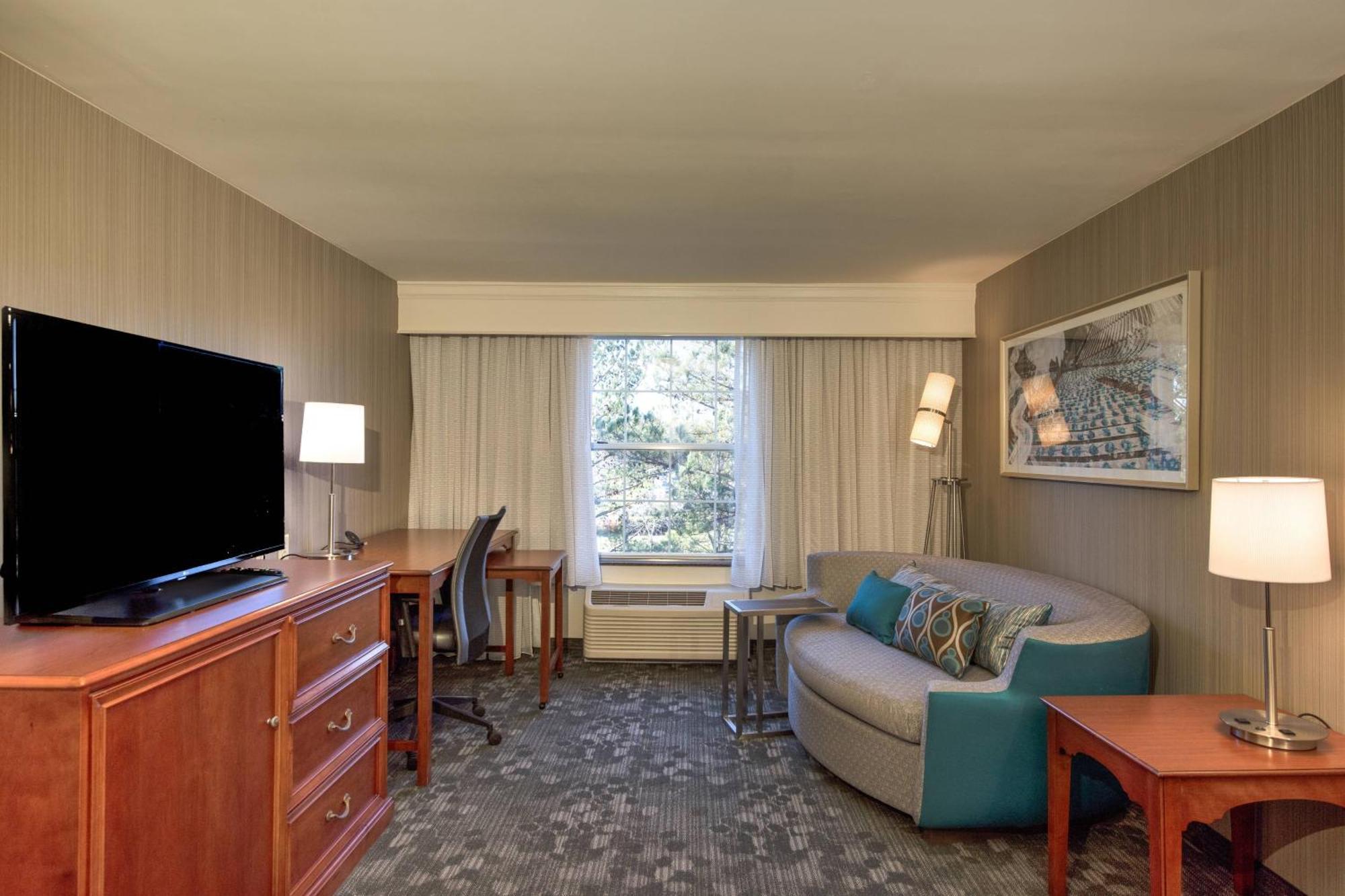 คอร์ทยาร์ด ชาเปล ฮิลล์ Hotel แชเปิลฮิลล์ ภายนอก รูปภาพ
