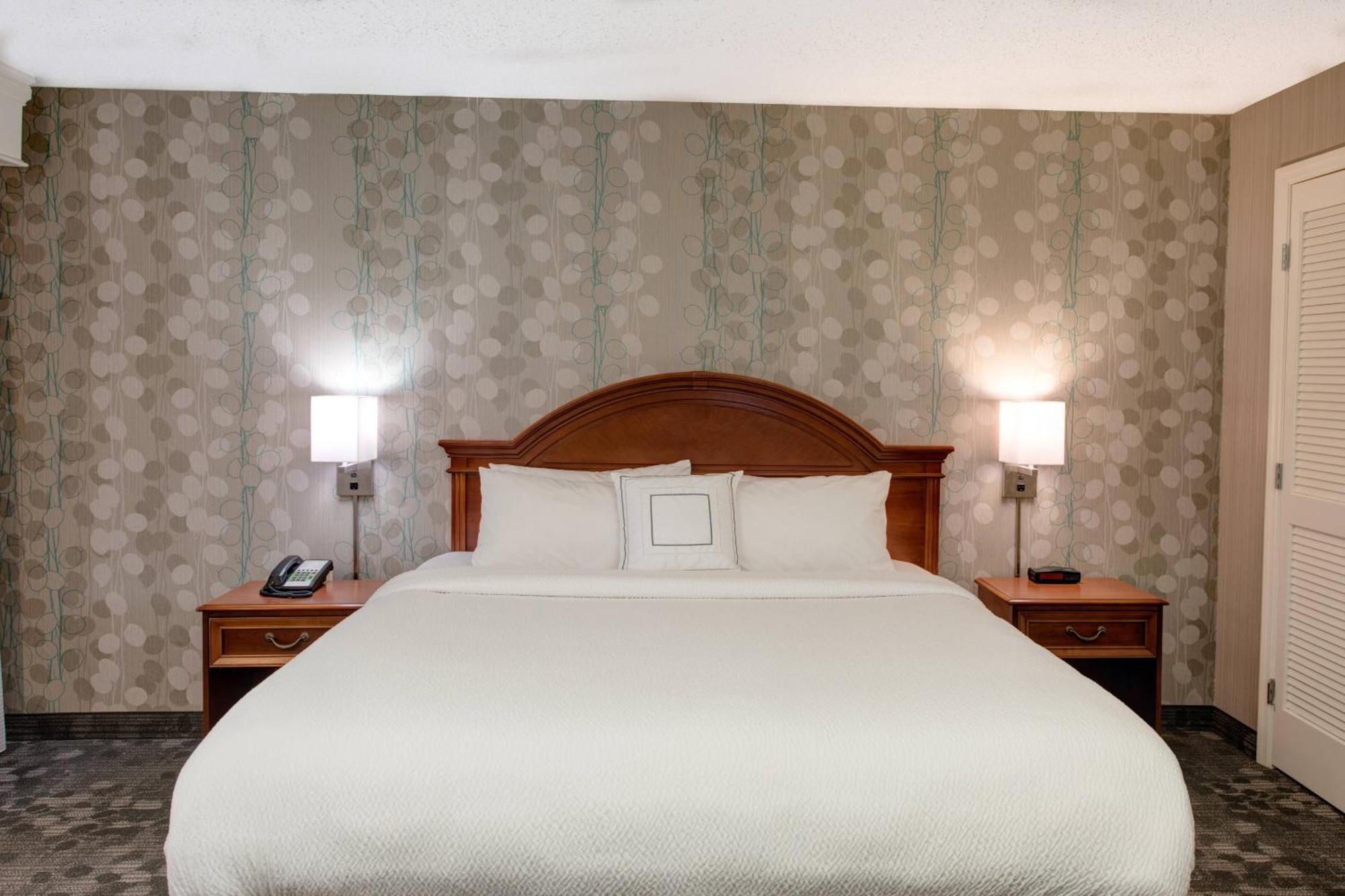 คอร์ทยาร์ด ชาเปล ฮิลล์ Hotel แชเปิลฮิลล์ ภายนอก รูปภาพ